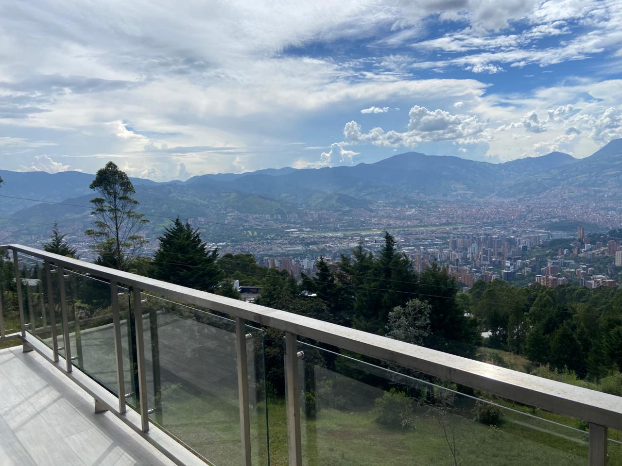 Casa Campestre En Arriendo y/o Venta Las Palmas Medellín Antioquia