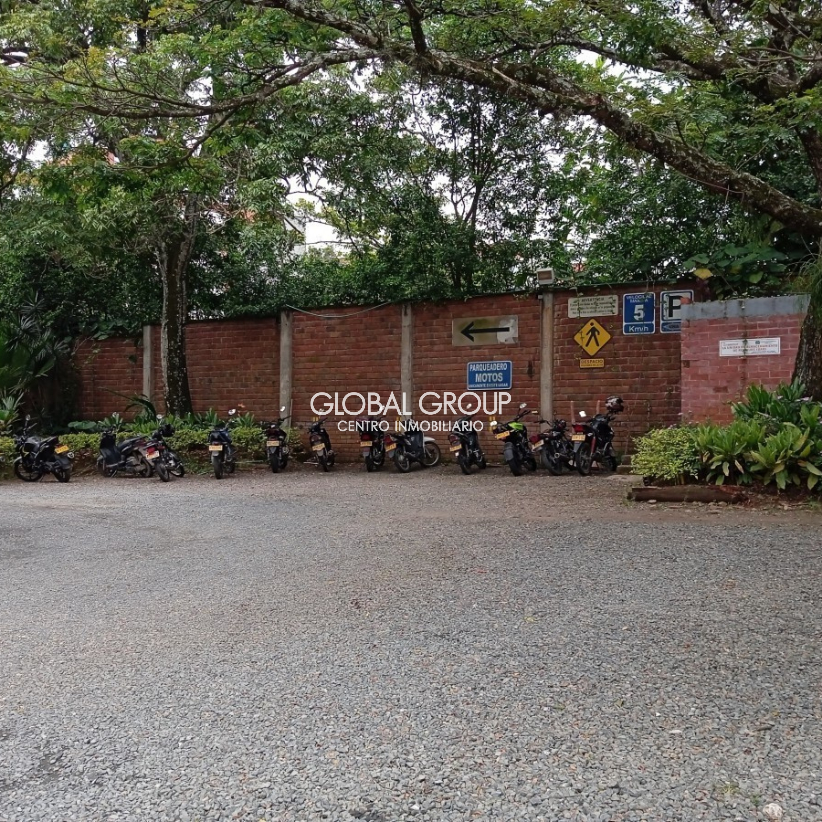 VENTA LOCAL COMERCIAL PARQUE CAÑASGORDAS