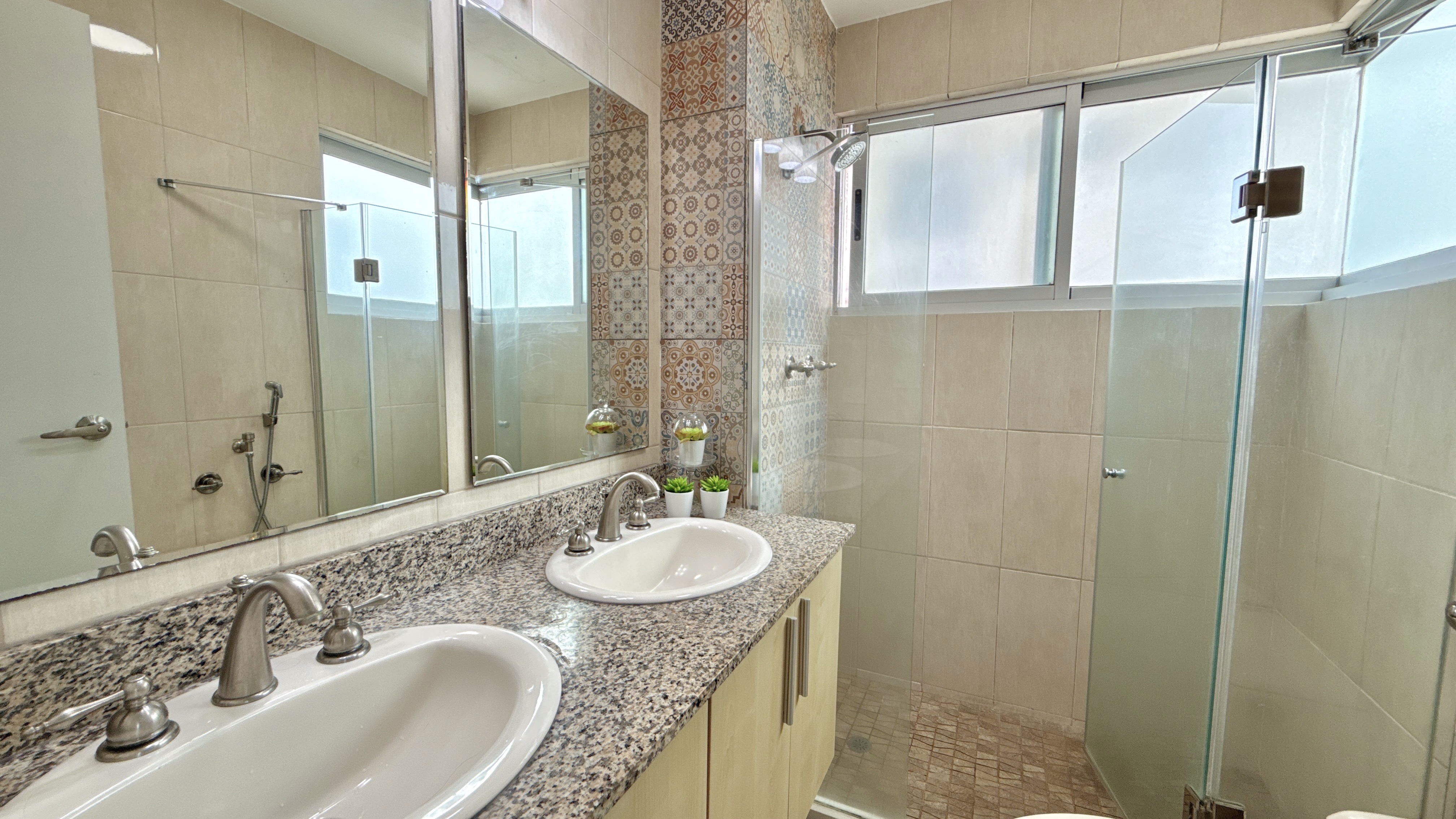 Se vende apartamento en Costa del Este vista al Mar