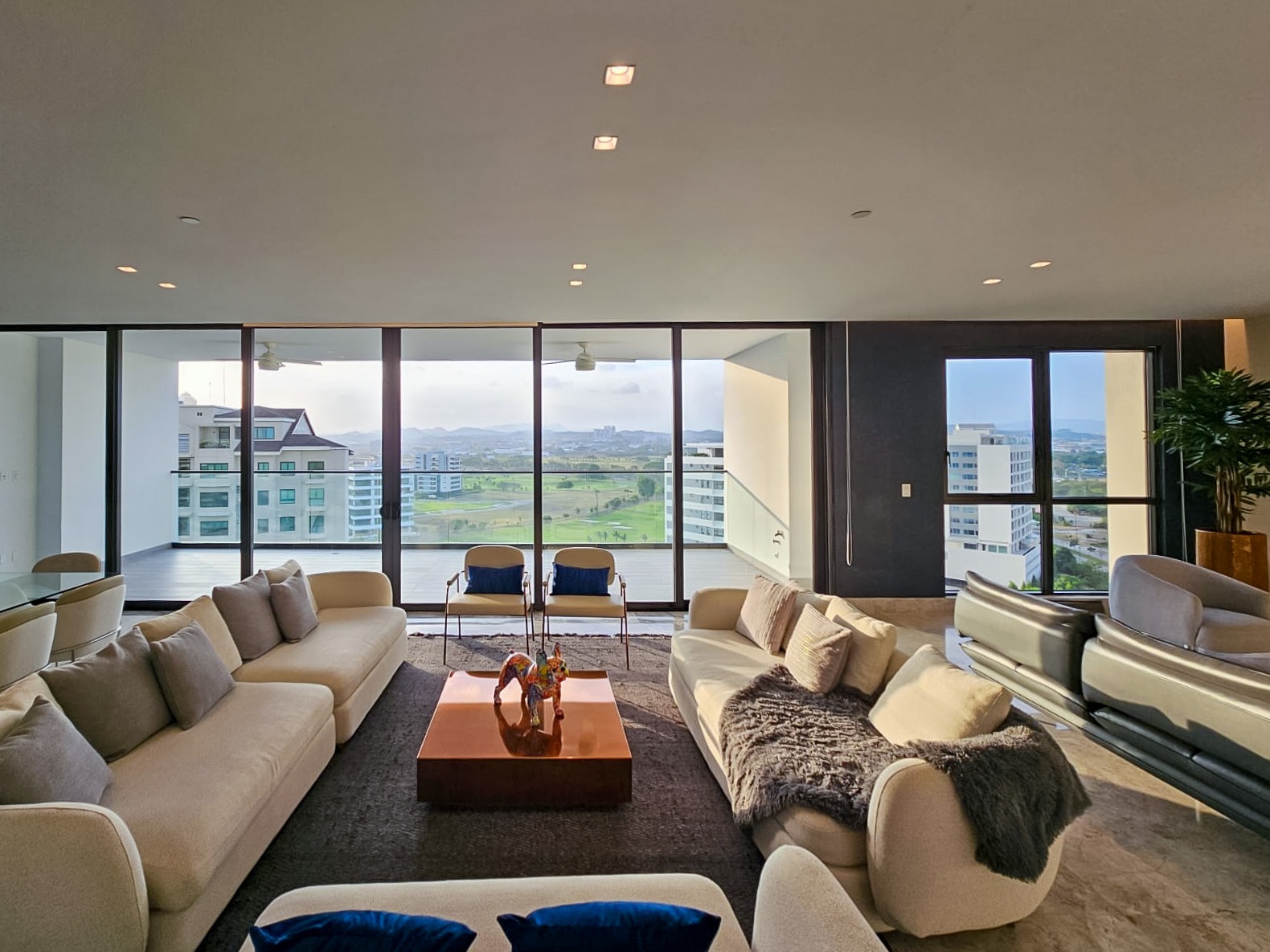 Se vende apartamento remodelado en Santa Maria