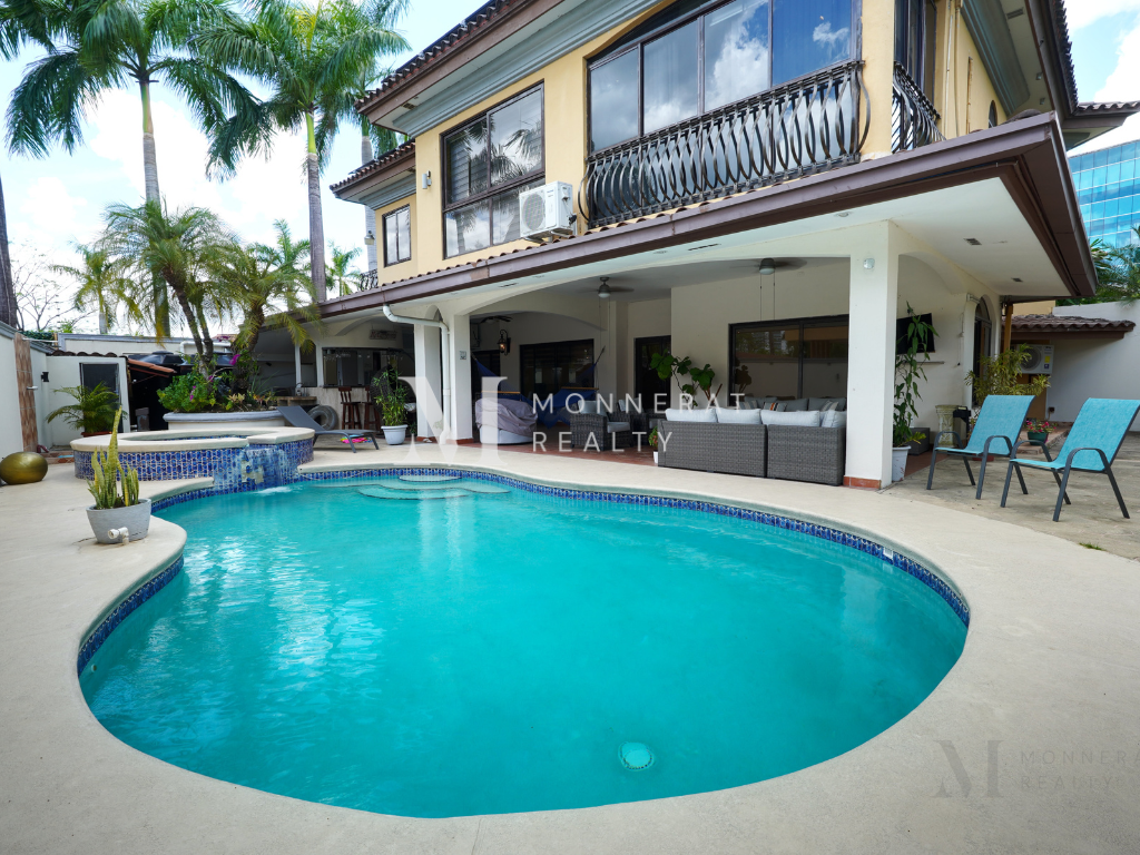 CASA EN VENTA EN ANTIGUA COSTA DEL ESTE | PANELES SOLARES