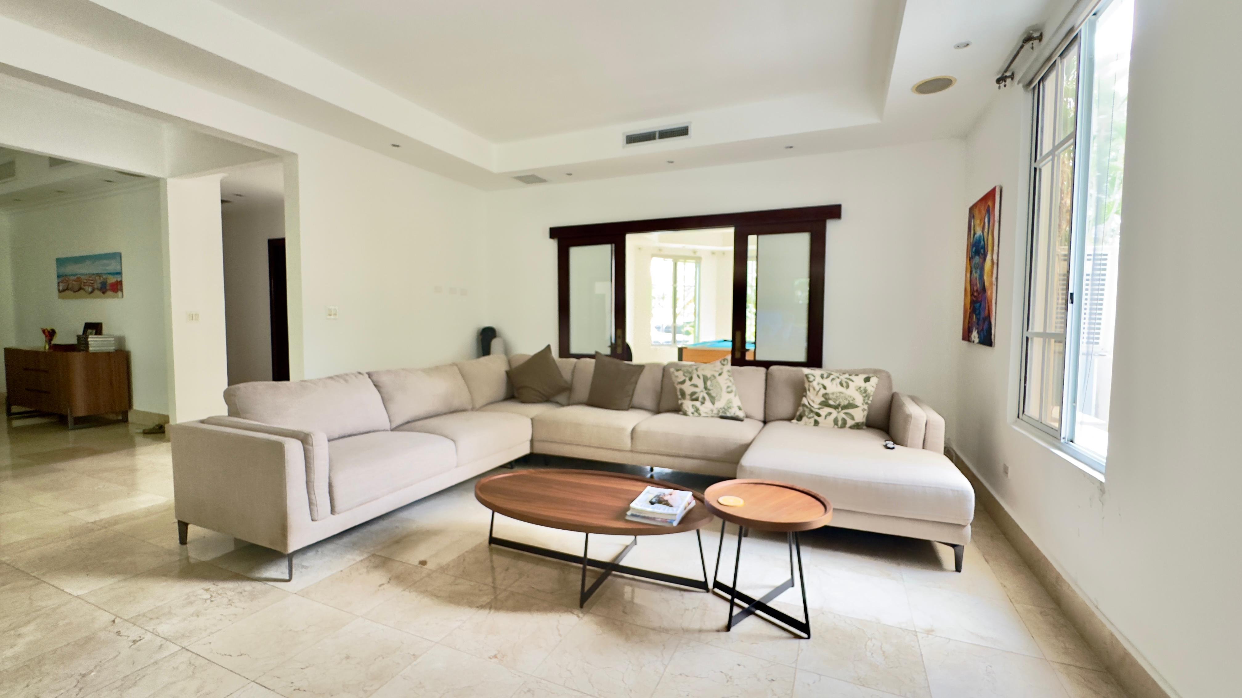 Se vende casa con 4 recamaras en Costa del Este