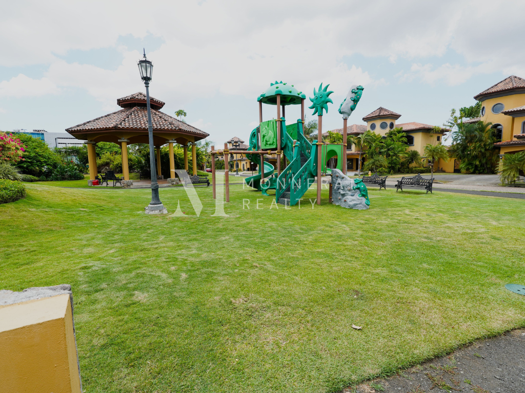 CASA EN VENTA EN ANTIGUA COSTA DEL ESTE | PANELES SOLARES