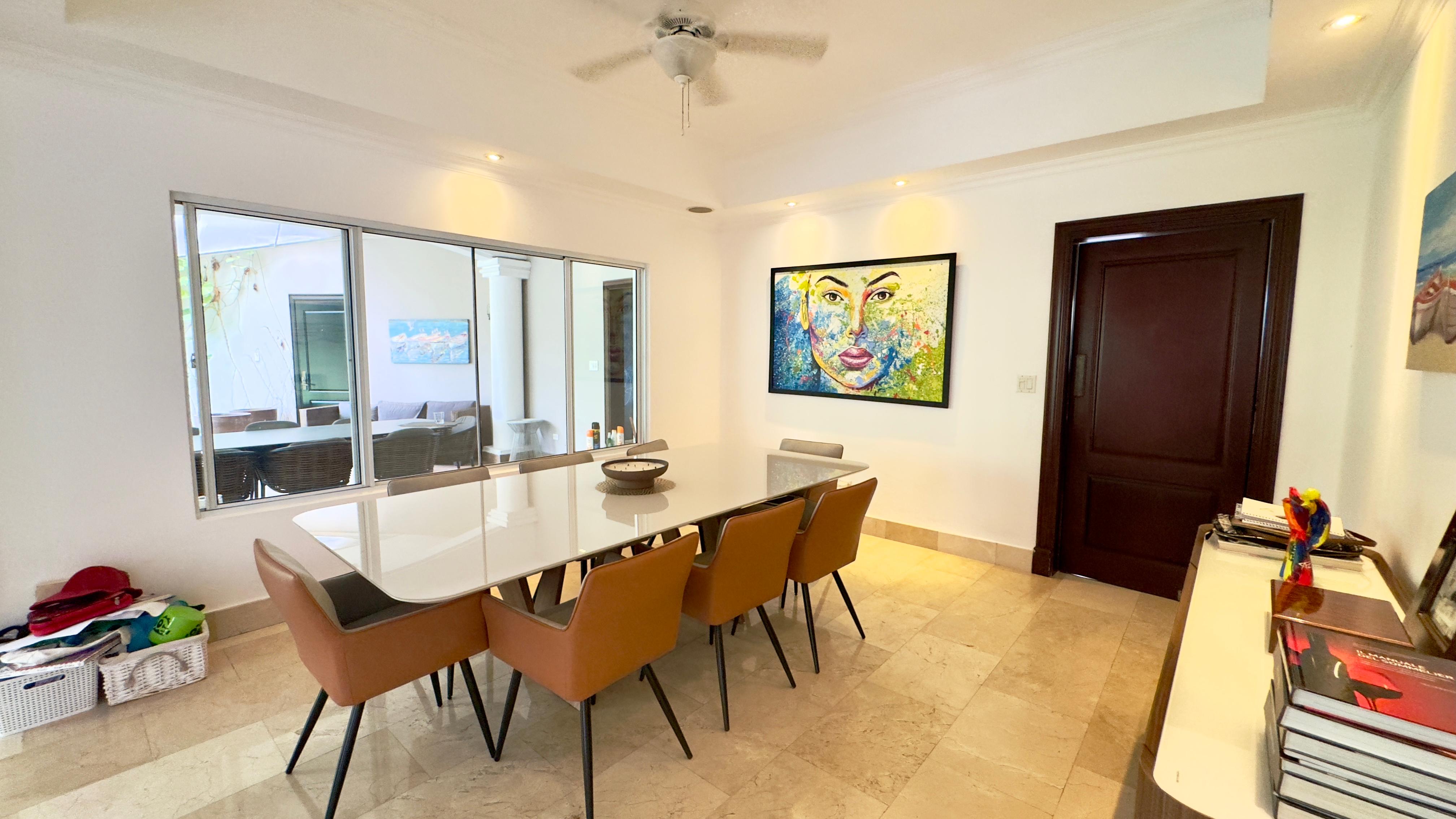 Se vende casa con 4 recamaras en Costa del Este