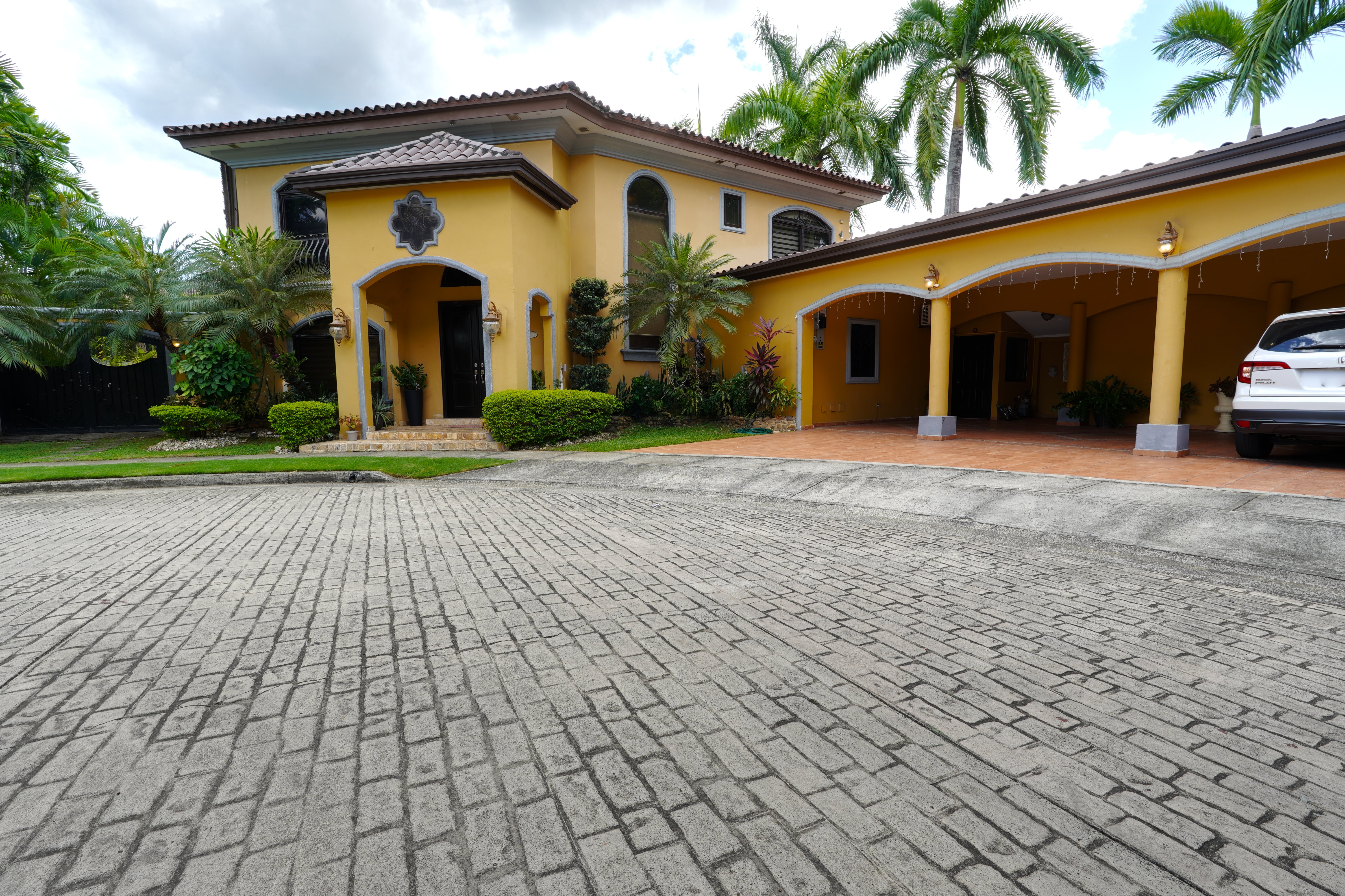 CASA EN VENTA EN ANTIGUA COSTA DEL ESTE | PANELES SOLARES
