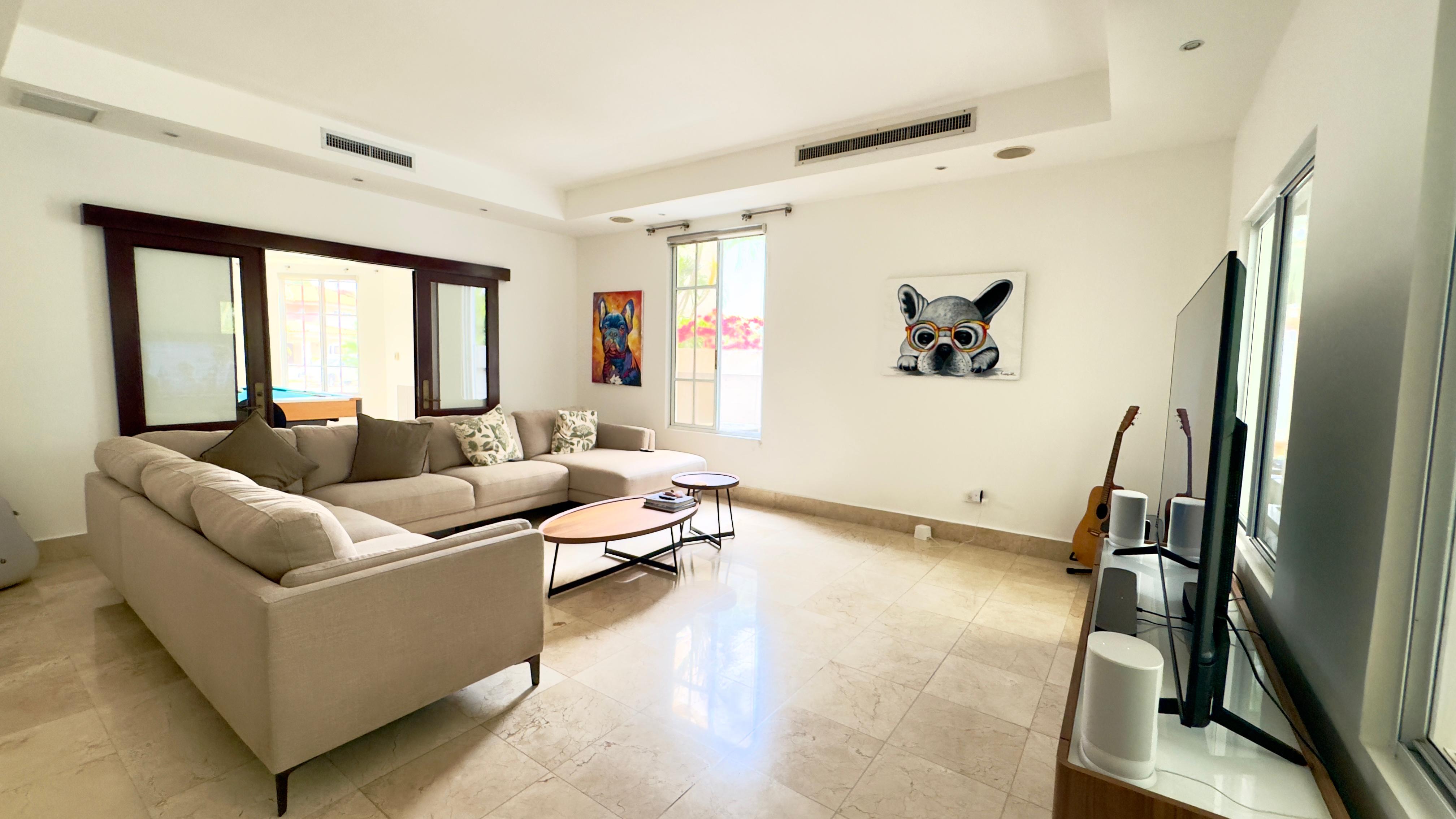 Se vende casa con 4 recamaras en Costa del Este