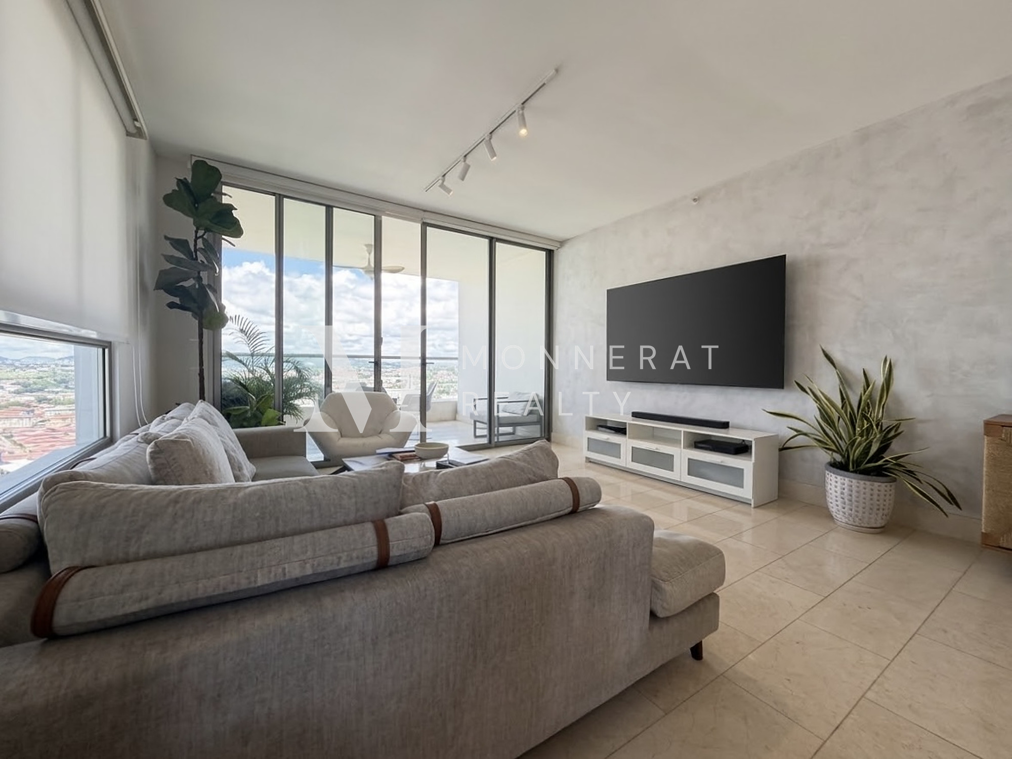 SE VENDE APARTAMENTO EN PH GREENVIEW SANTA MARIA
