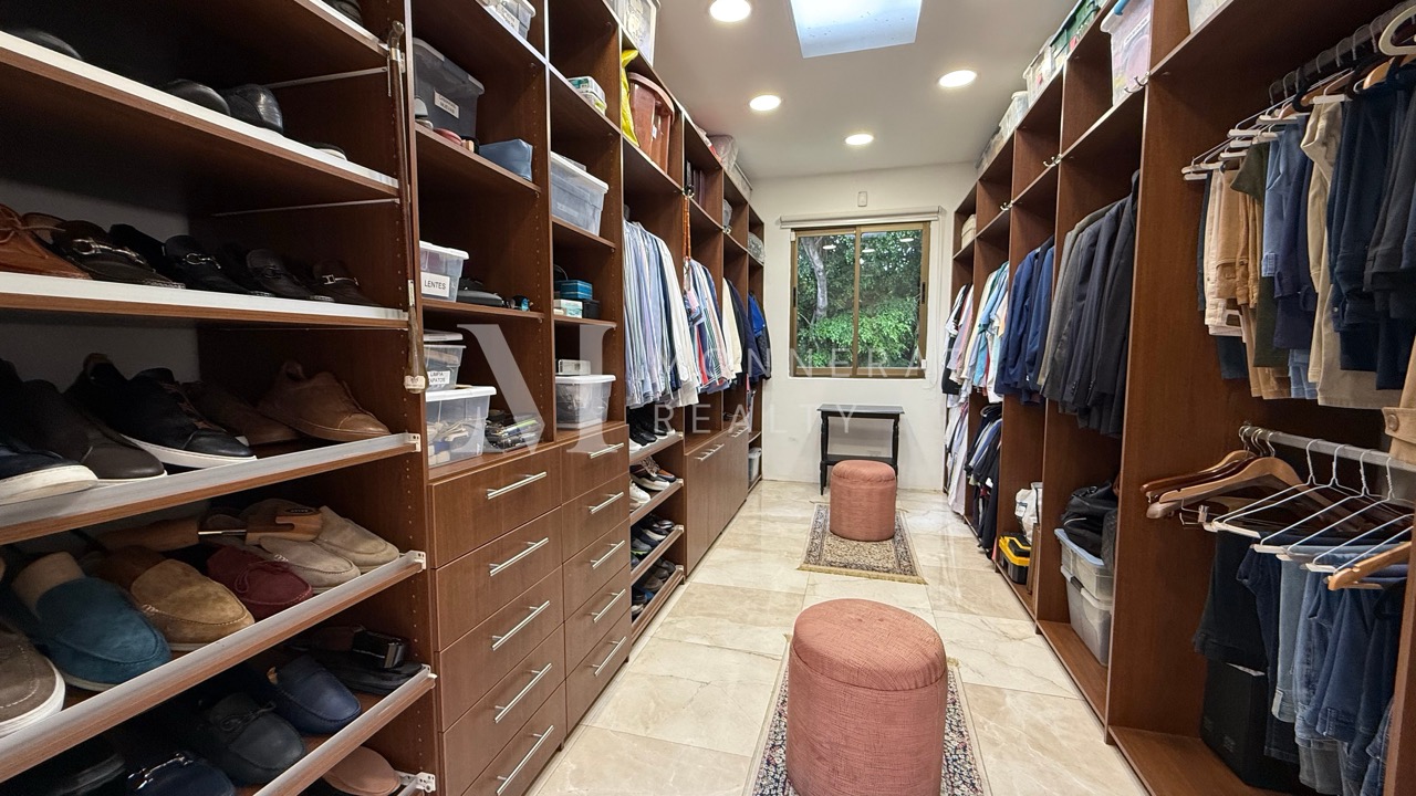 Se vende lujosa casa en Altos del Golf