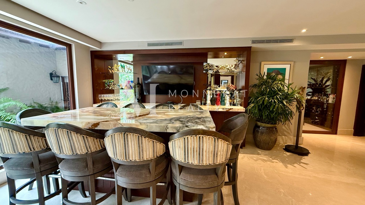 Se vende lujosa casa en Altos del Golf