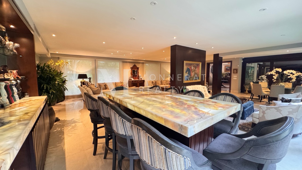 Se vende lujosa casa en Altos del Golf