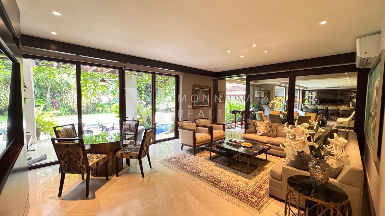Se vende lujosa casa en Altos del Golf