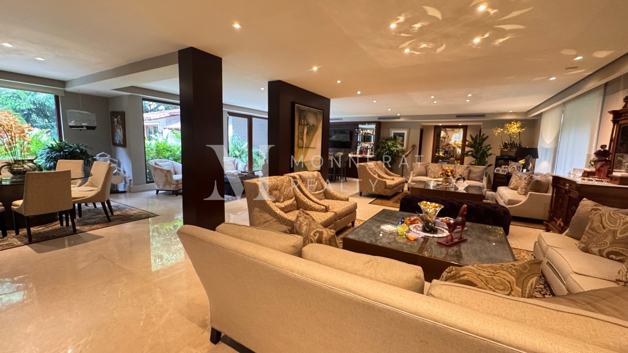Se vende lujosa casa en Altos del Golf