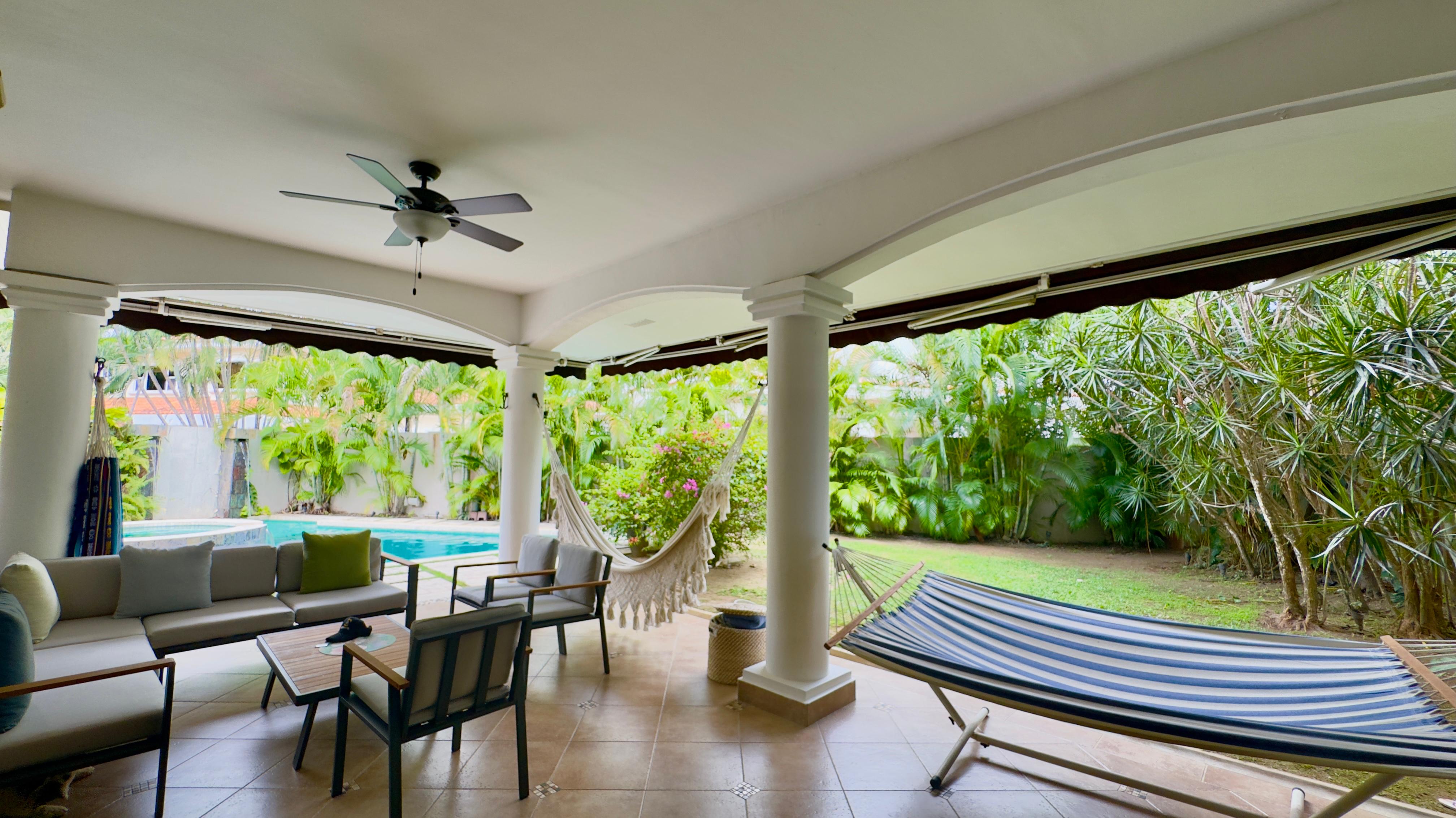 Se vende casa con 4 recamaras en Costa del Este