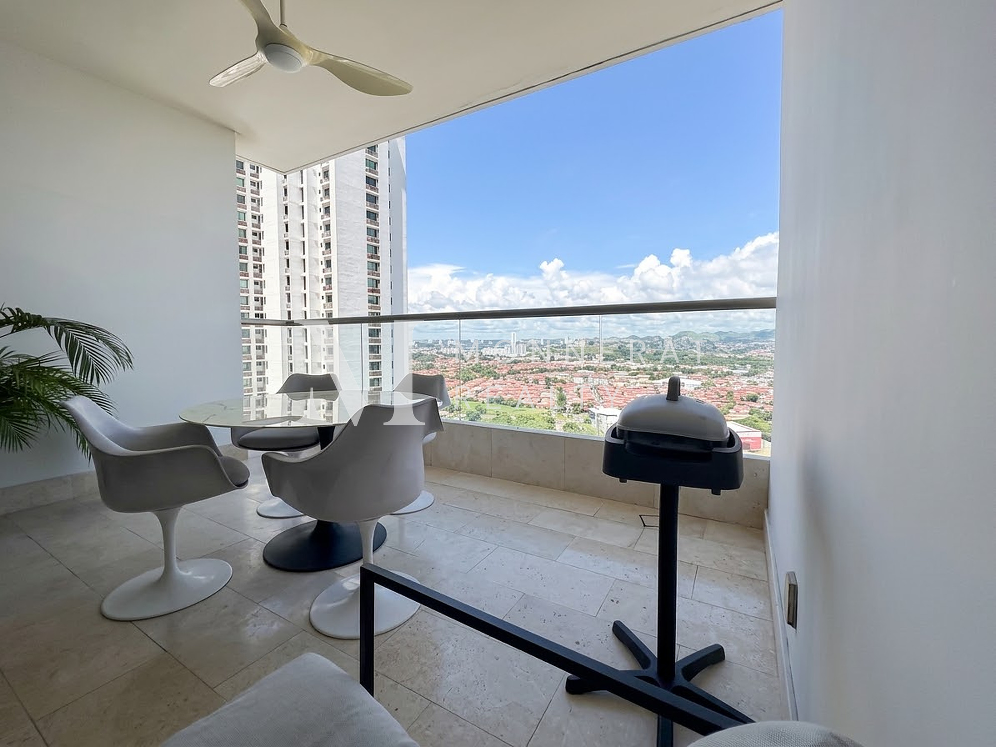 SE VENDE APARTAMENTO EN PH GREENVIEW SANTA MARIA