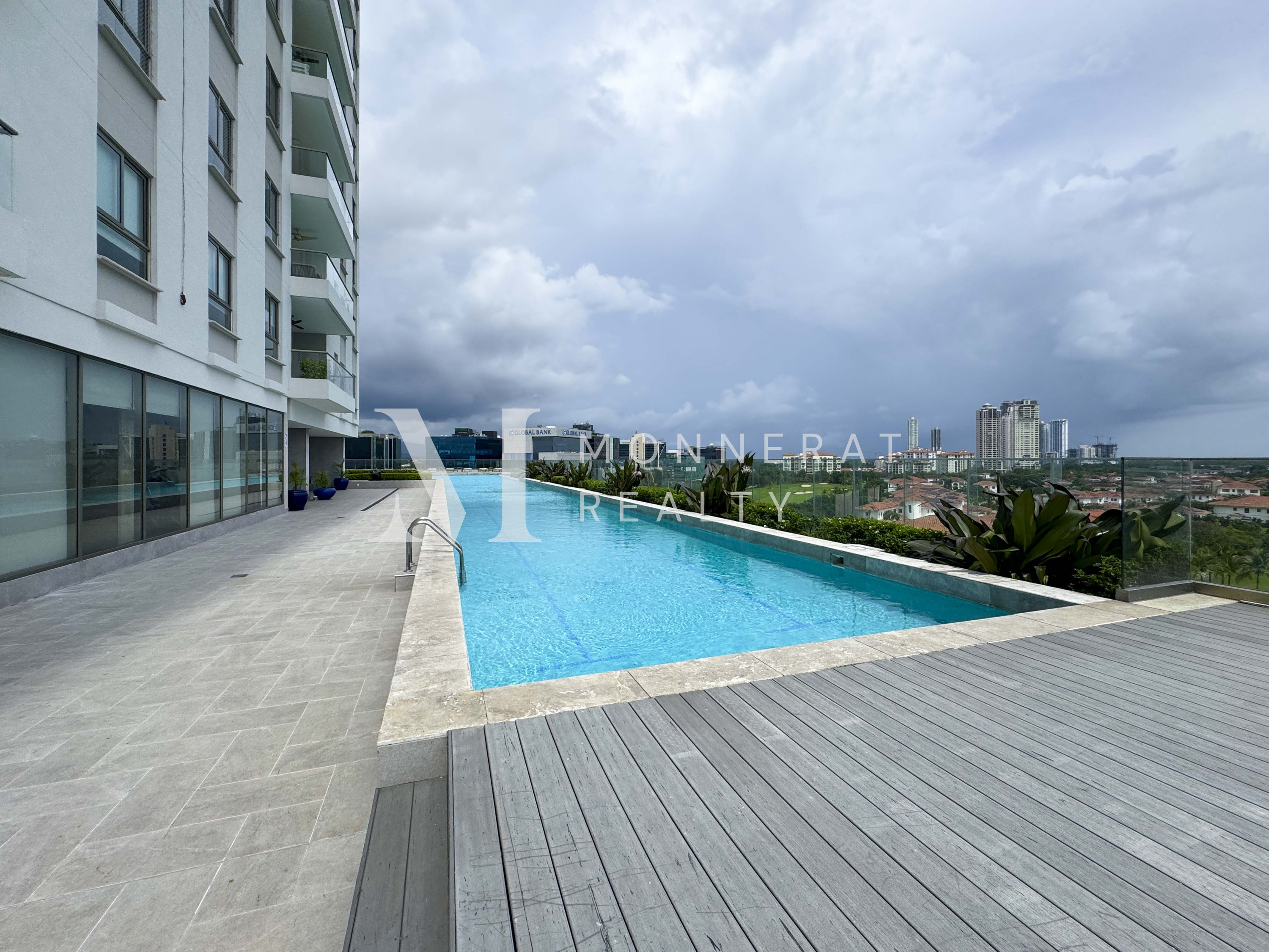 SE VENDE APARTAMENTO EN PH GREENVIEW SANTA MARIA