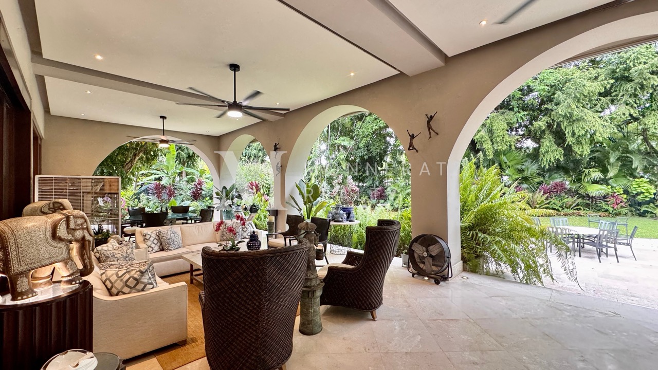 Se vende lujosa casa en Altos del Golf