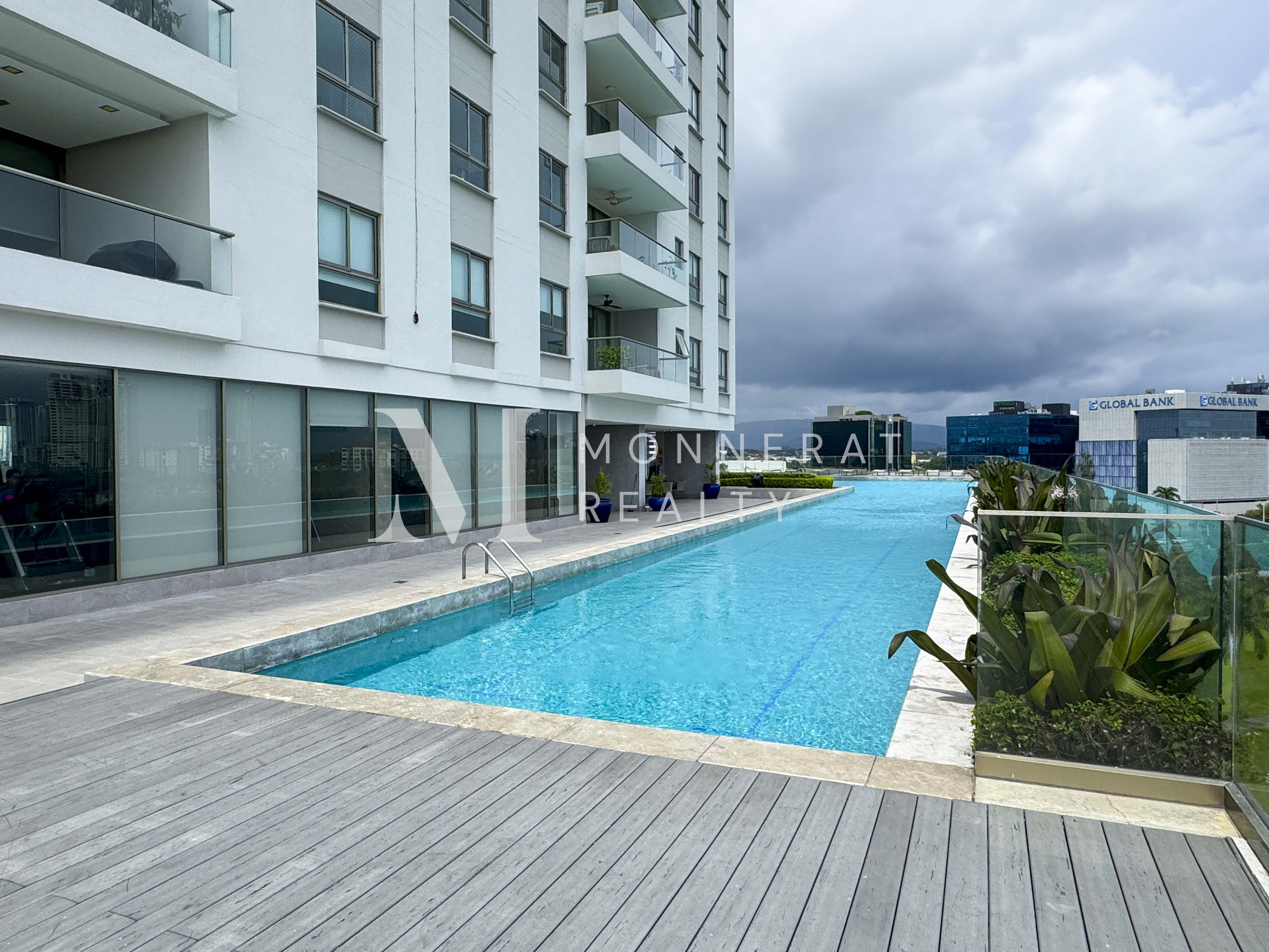 SE VENDE APARTAMENTO EN PH GREENVIEW SANTA MARIA