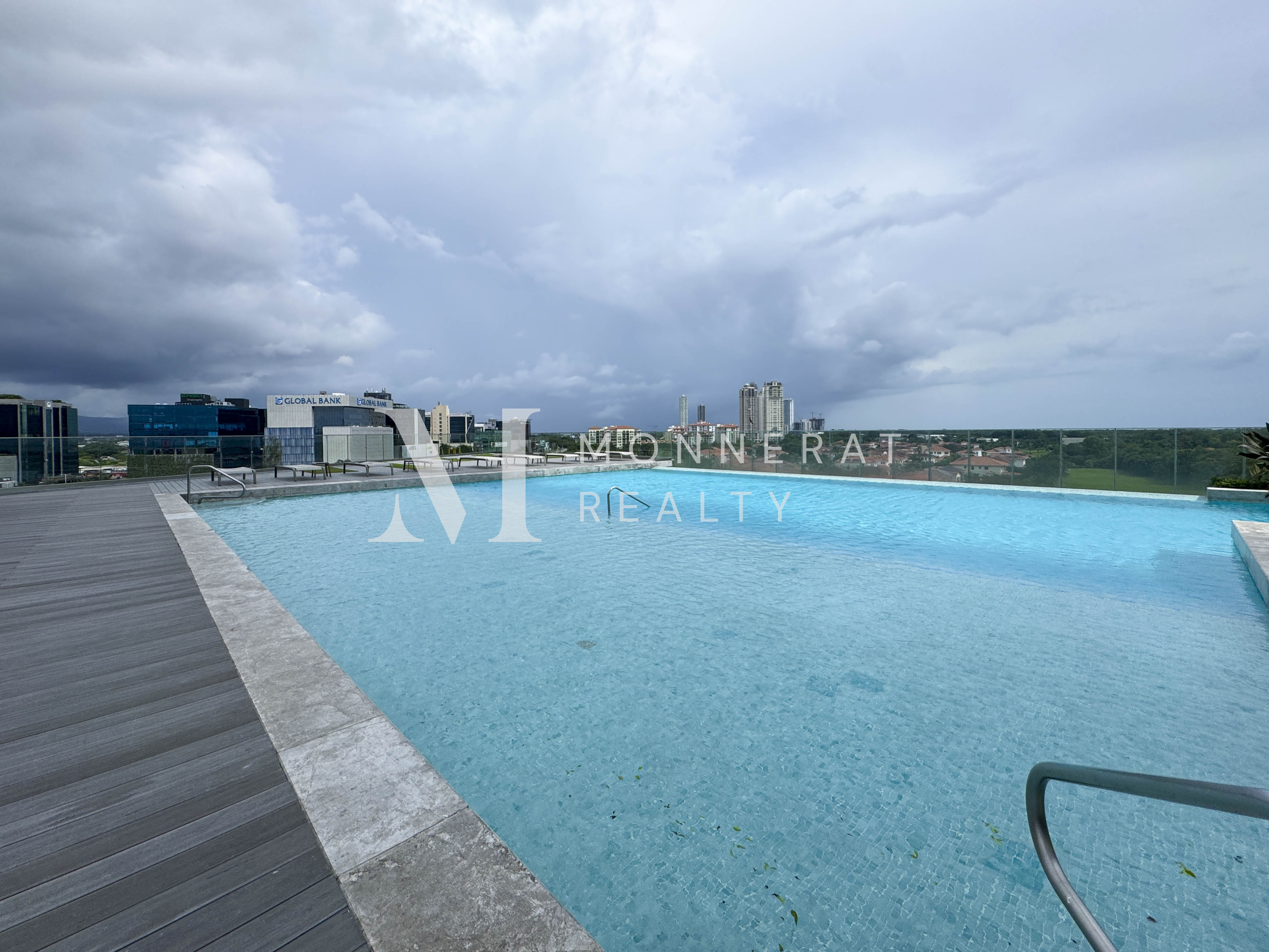 SE VENDE APARTAMENTO EN PH GREENVIEW SANTA MARIA