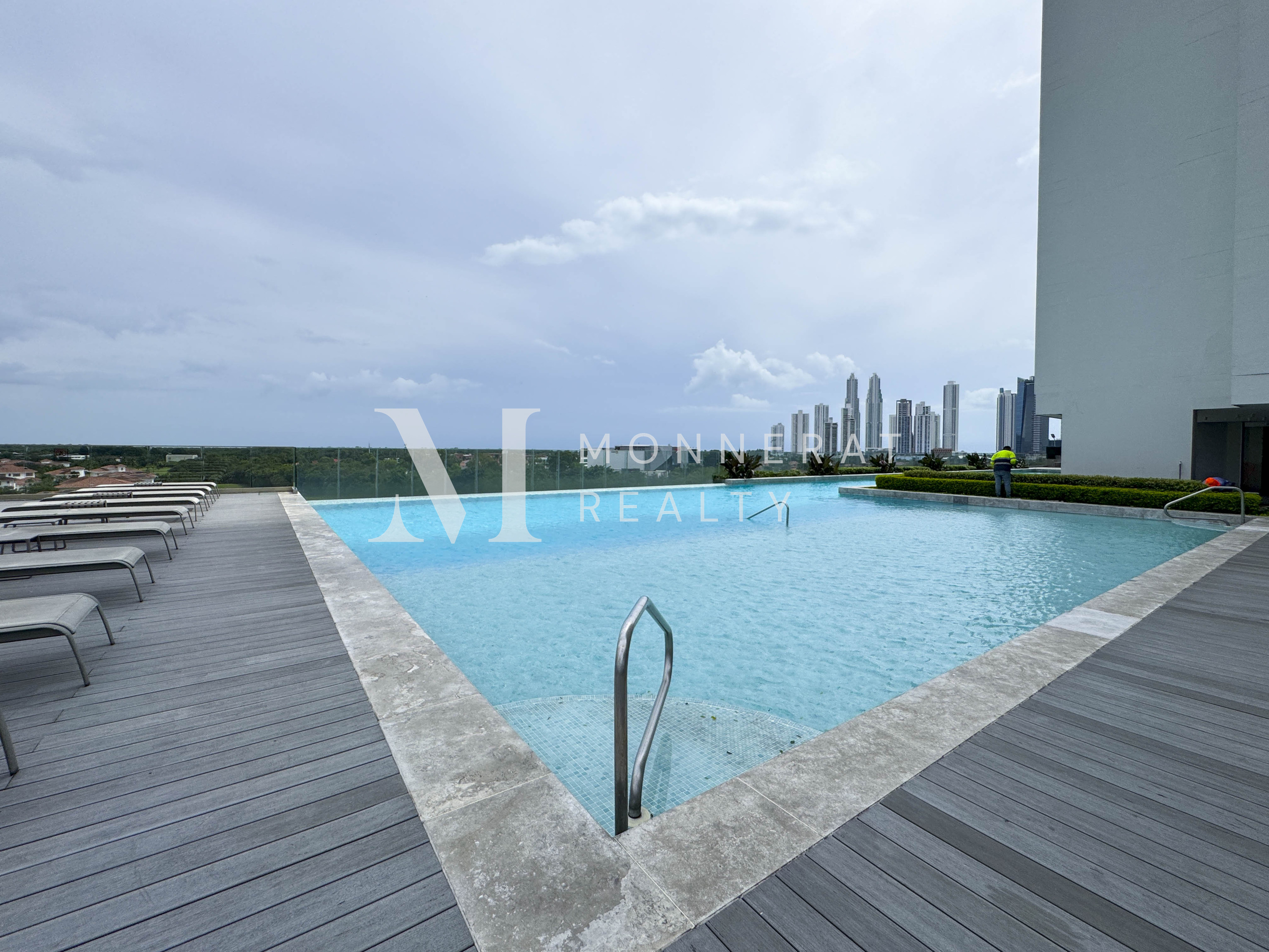 SE VENDE APARTAMENTO EN PH GREENVIEW SANTA MARIA