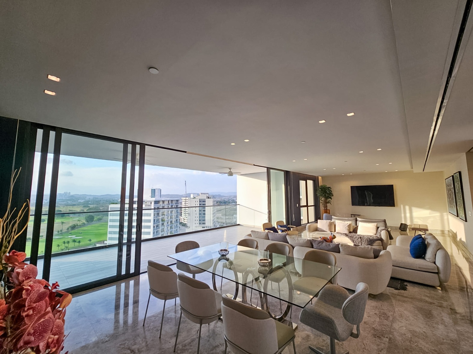 Se vende apartamento remodelado en Santa Maria