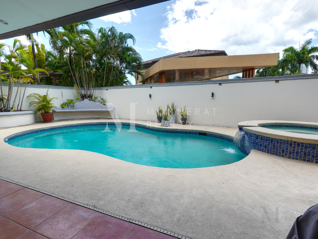 CASA EN VENTA EN ANTIGUA COSTA DEL ESTE | PANELES SOLARES