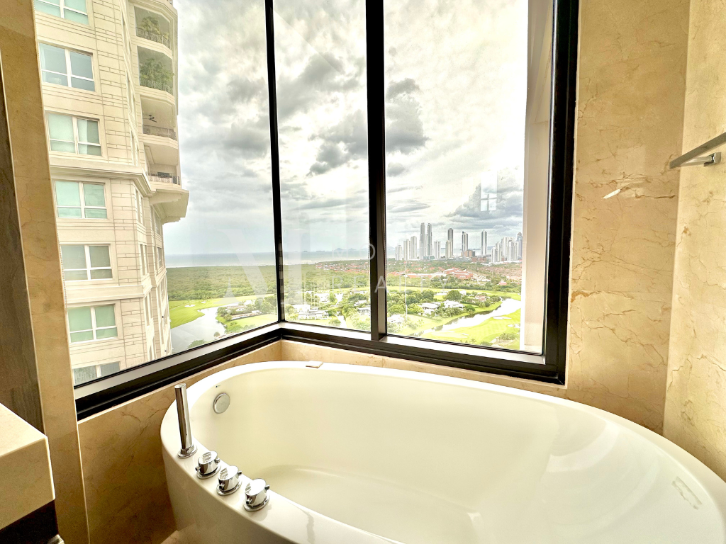 Venta apartamento PH La vista en Santa María