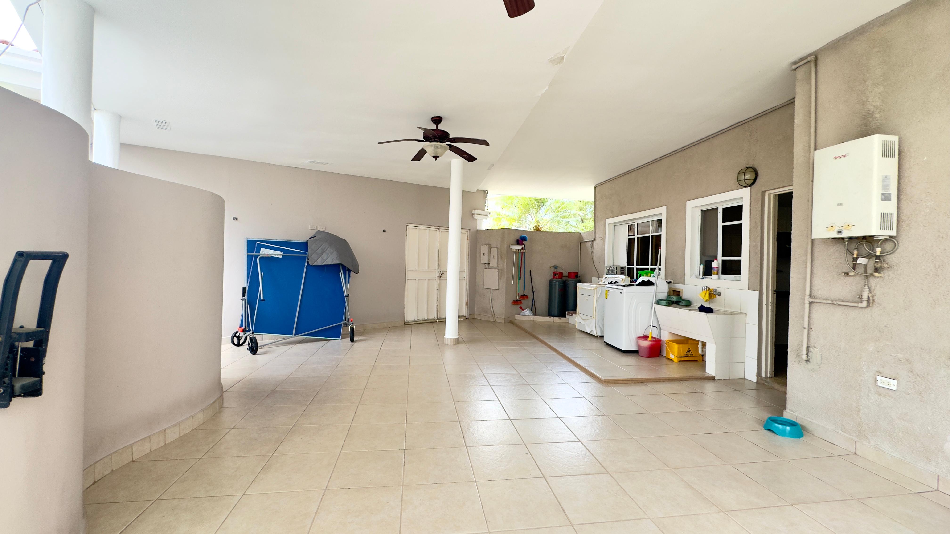 Se vende casa con 4 recamaras en Costa del Este