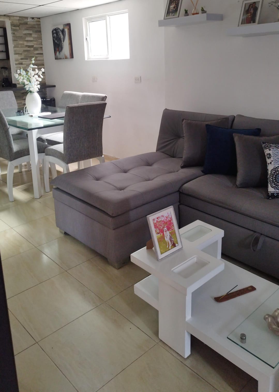 EN VENTA CASA  ALTOS DE CAPRI CON 3 RENTAS 