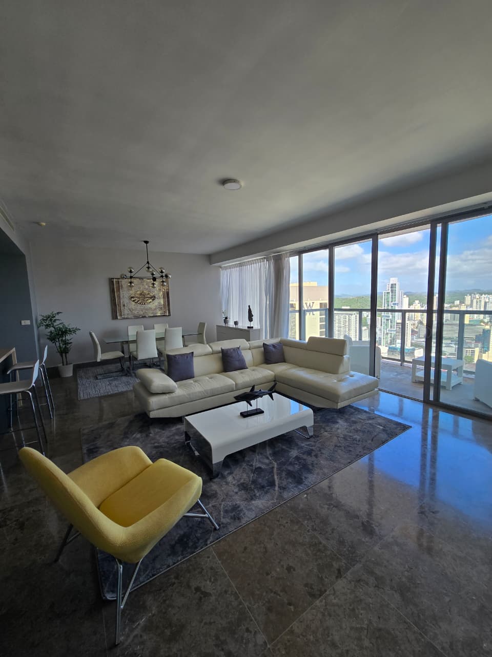 SE VENDE LINDO APARTAMENTO AMOBLADO EN PH YOO, AV. BALBOA en Ciudad de Panamá
