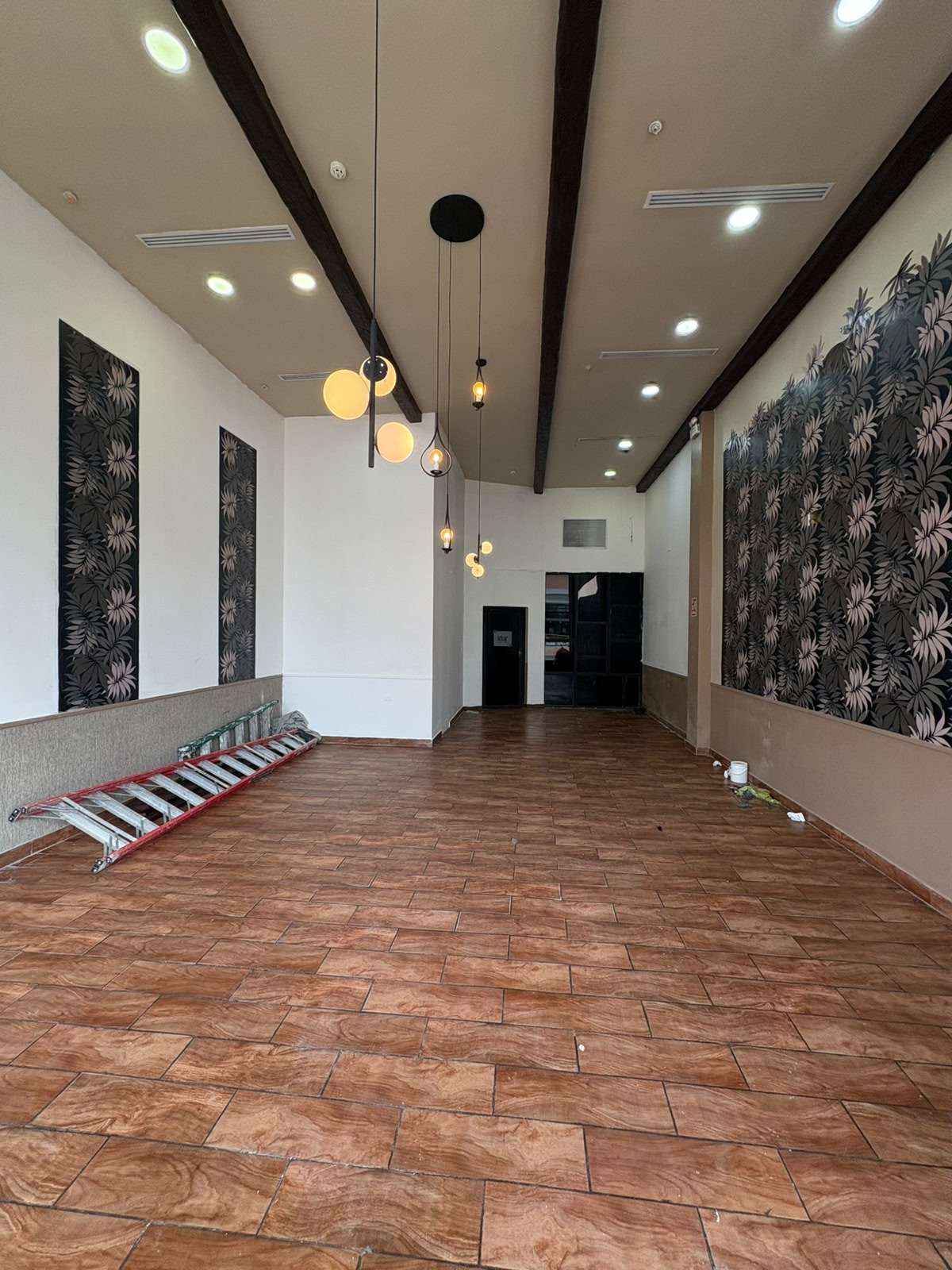 SE ALQUILA LOCAL COMERCIAL EN OCEAN MALL, COSTA DEL ESTE en Ciudad de Panamá