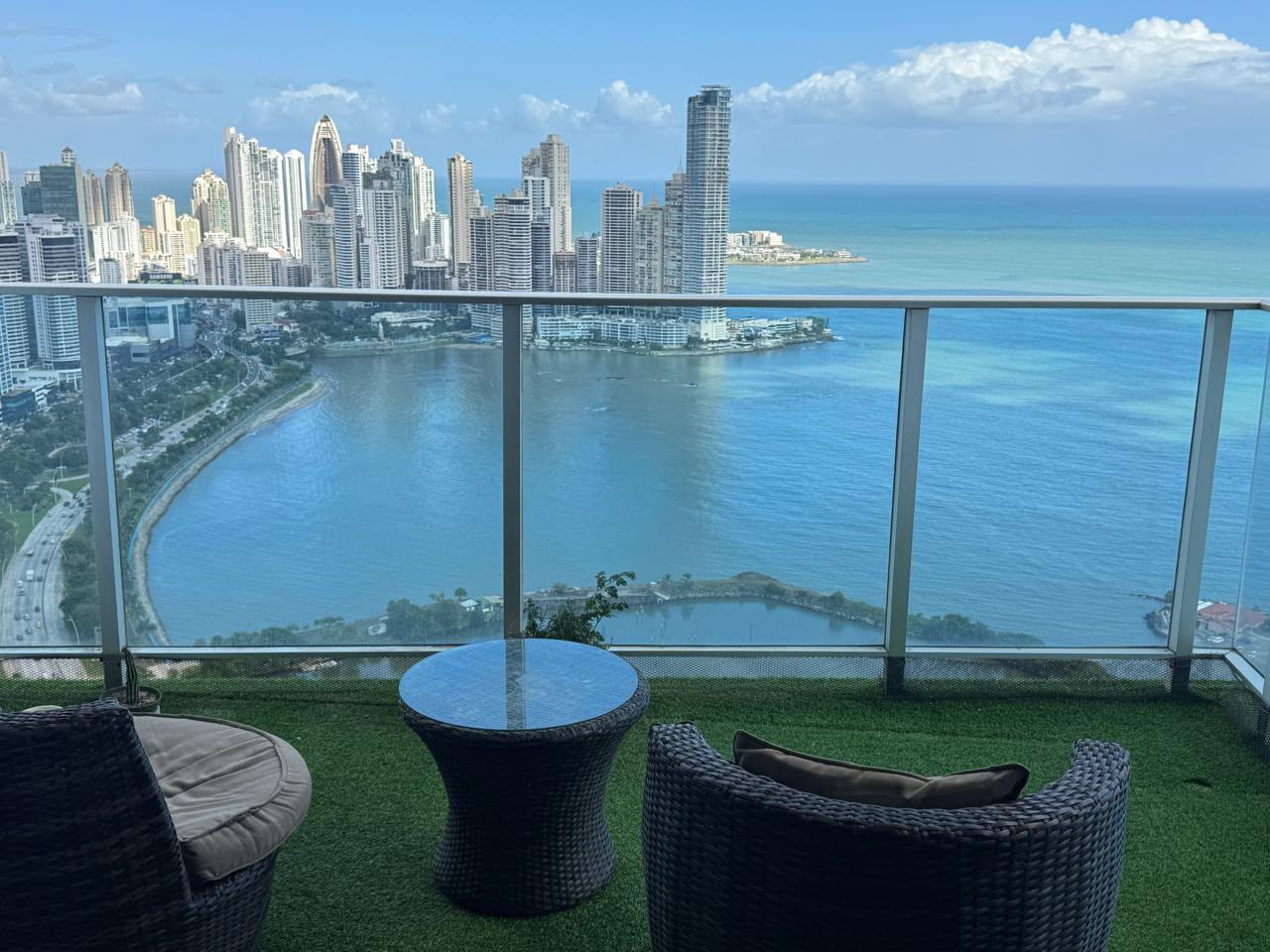 Apartment for Rent in PH White Tower, Av. Balboa in Panama City