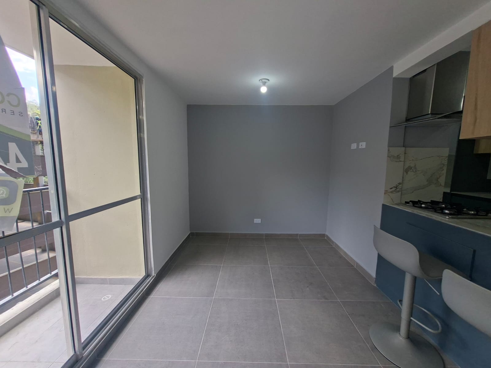 Apartamento en arriendo Loma de San José con 2 balcones
