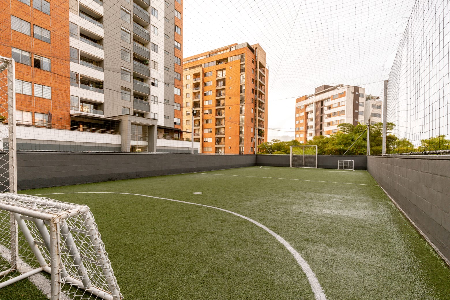 APARTAMENTO EN VENTA Y ARRIENDO AMOBLADO  POBLADO L.ENCIERRO