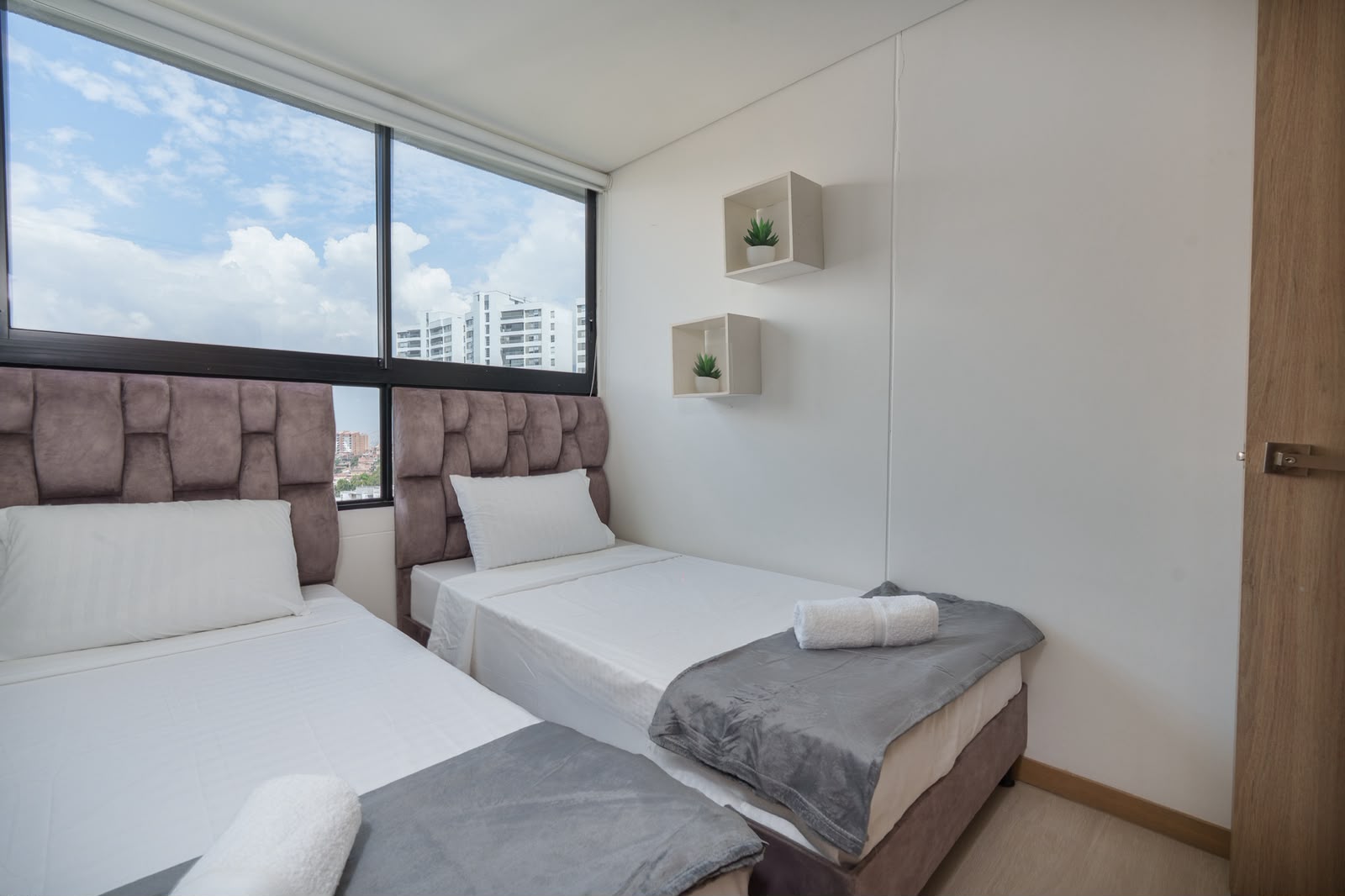Apartamento en arriendo Poblado con jacuzzi TG BQ LC