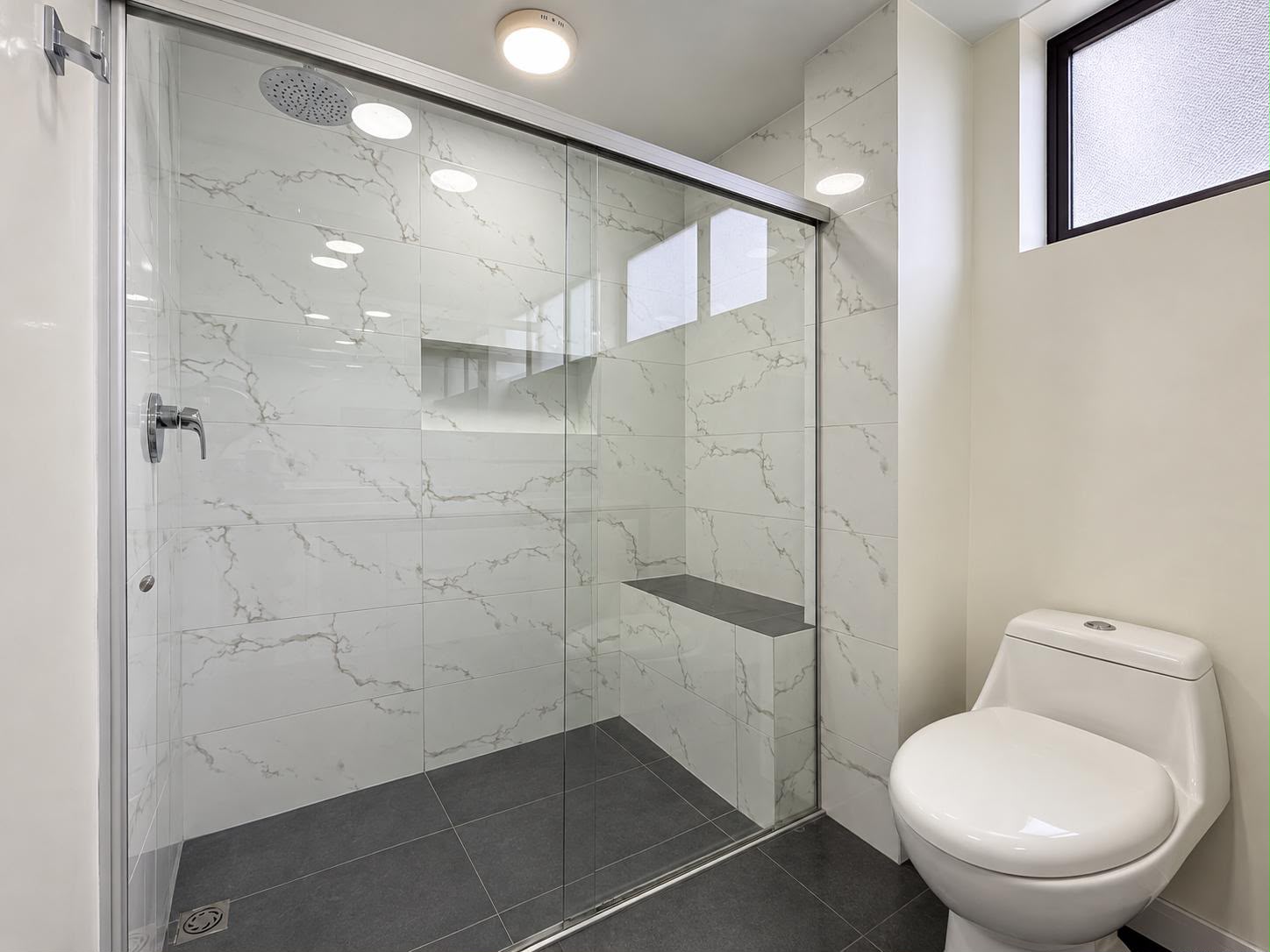 CASA EN ARRIENDO CERCA MALL ESTE