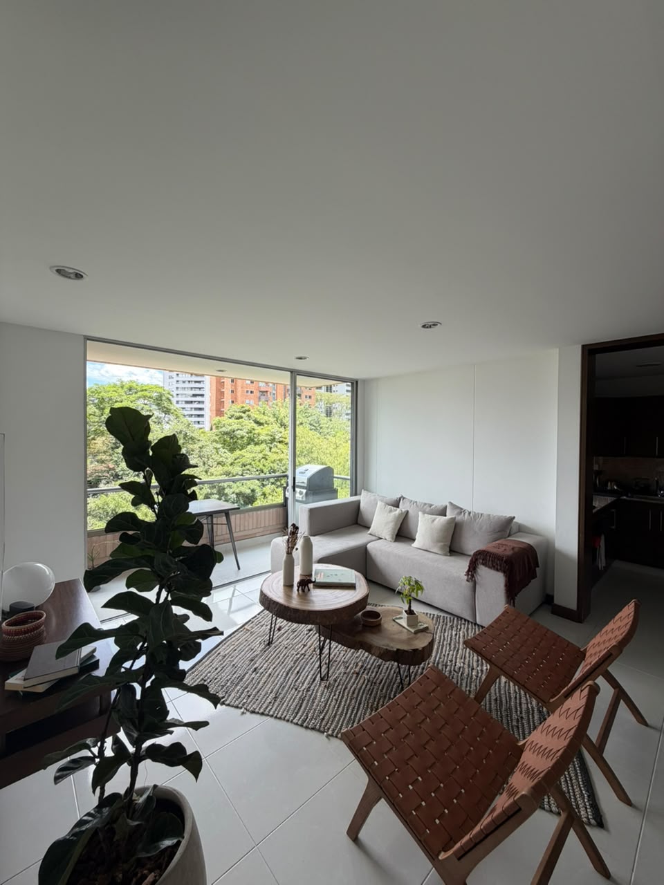 Apartamento en arriendo amoblado  Envigado Loma del Esmeraldal LC