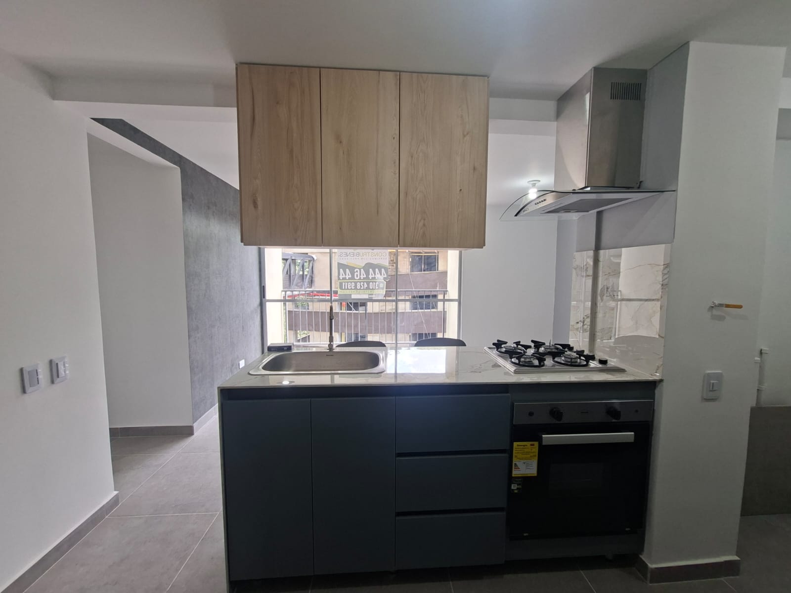 Apartamento en arriendo Loma de San José con 2 balcones