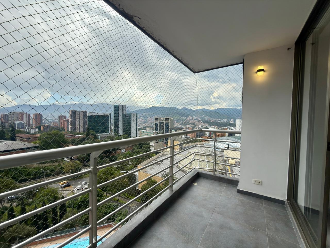 Apartamento en arriendo amoblado Poblado cerca al CC Santa Fé