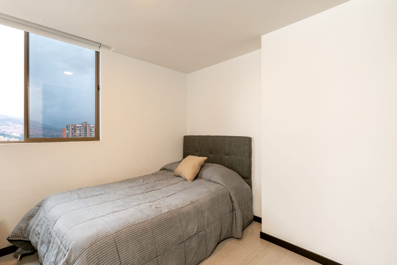 APARTAMENTO EN VENTA Y ARRIENDO AMOBLADO  POBLADO L.ENCIERRO