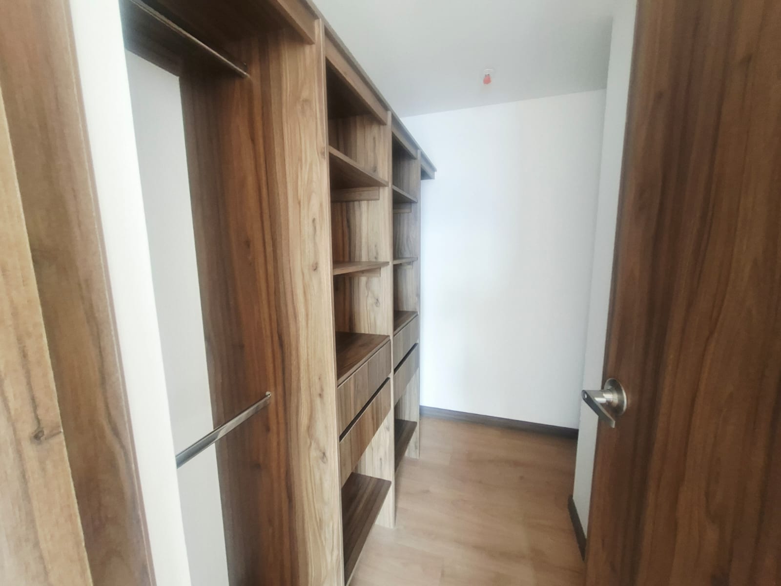 Apartamento para la venta en la Loma del Indio PL10
