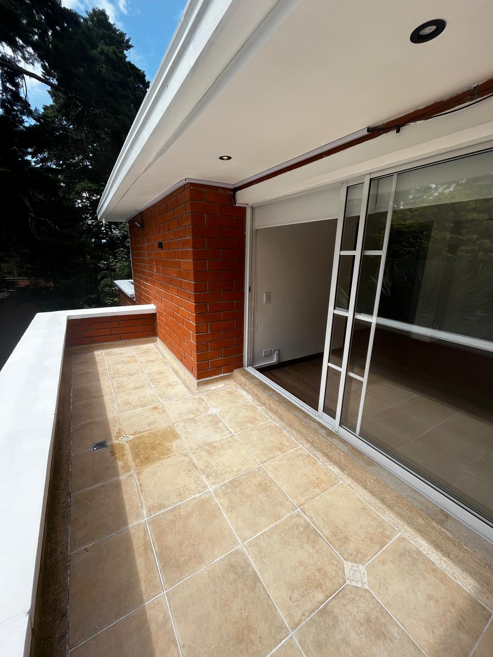 CASA EN VENTA EL POBLADO CERCA A LA CALERA