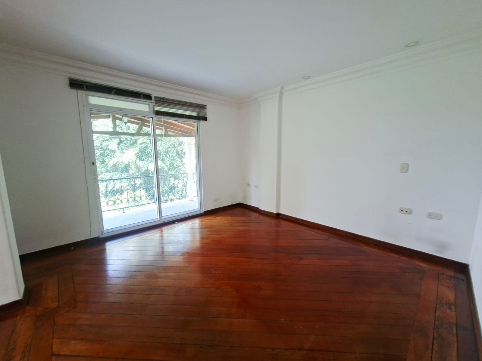 CASA EN VENTA LOMA DEL ESMERALDAL ENVIGADO TL
