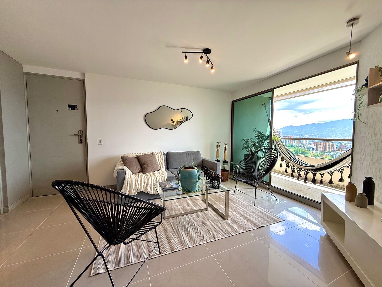 Apartamento amoblado en arriendo en el poblado