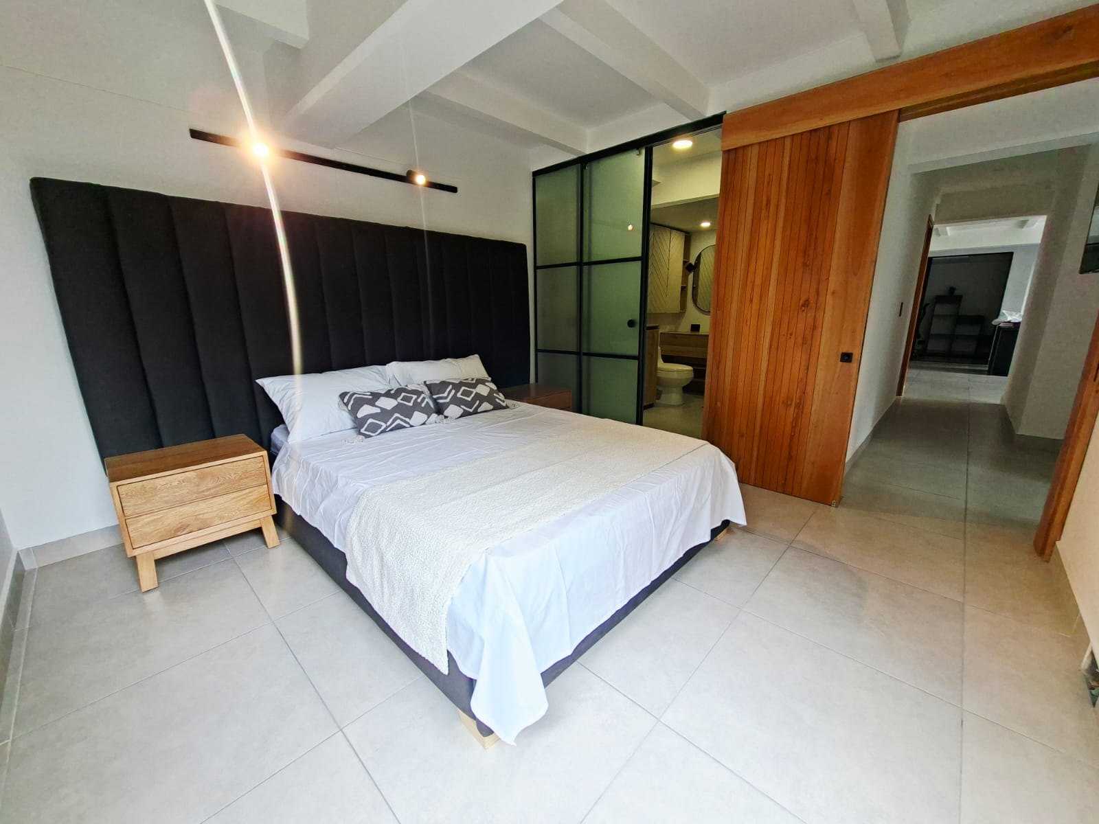 APARTAMENTO EN ARRIENDO AMOBLADO POBLADO CERCA  AL TESORO TV