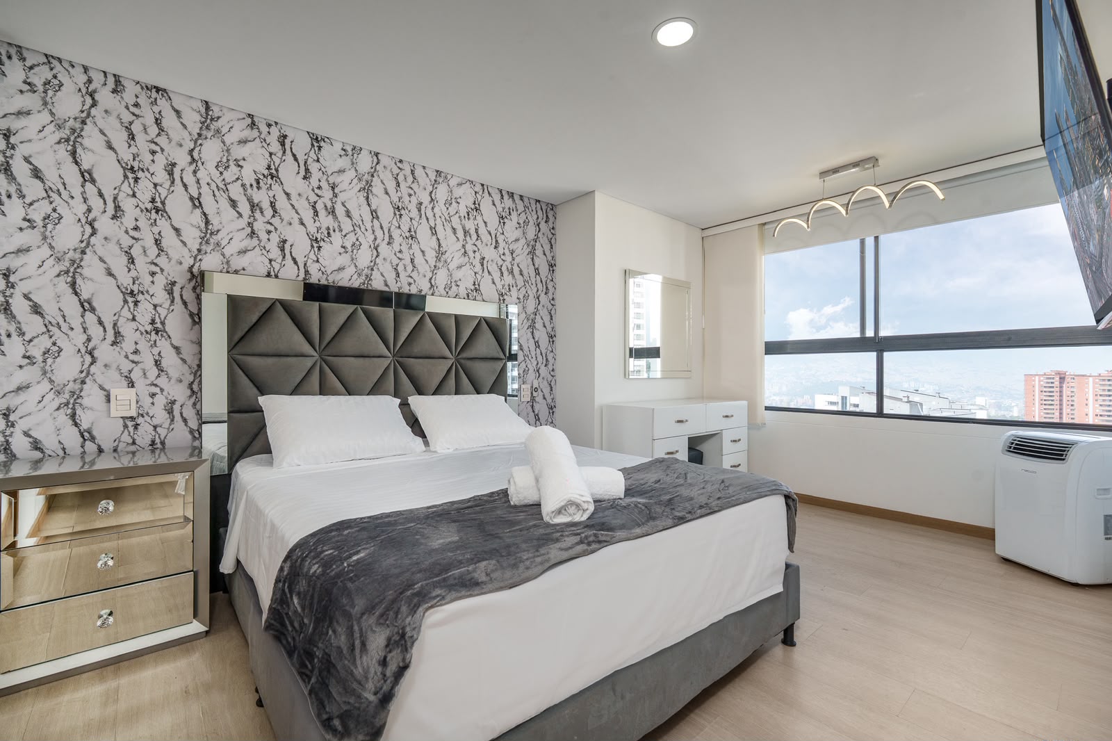 Apartamento en arriendo Poblado con jacuzzi TG BQ LC