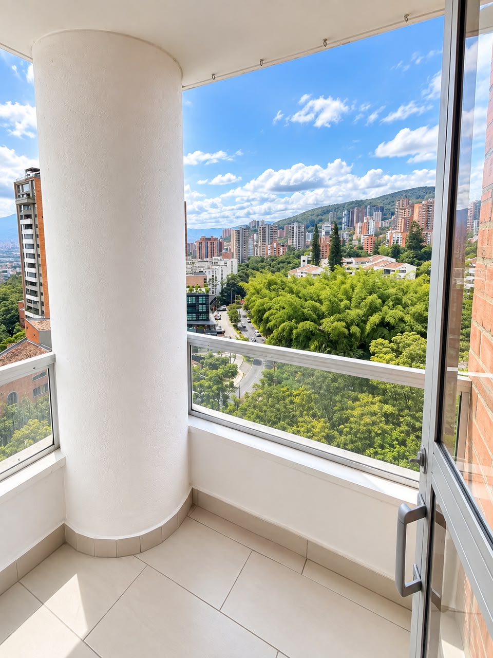 APARTAMENTO EN ARRIENDO LA INFERIOR POBLADO AGC13