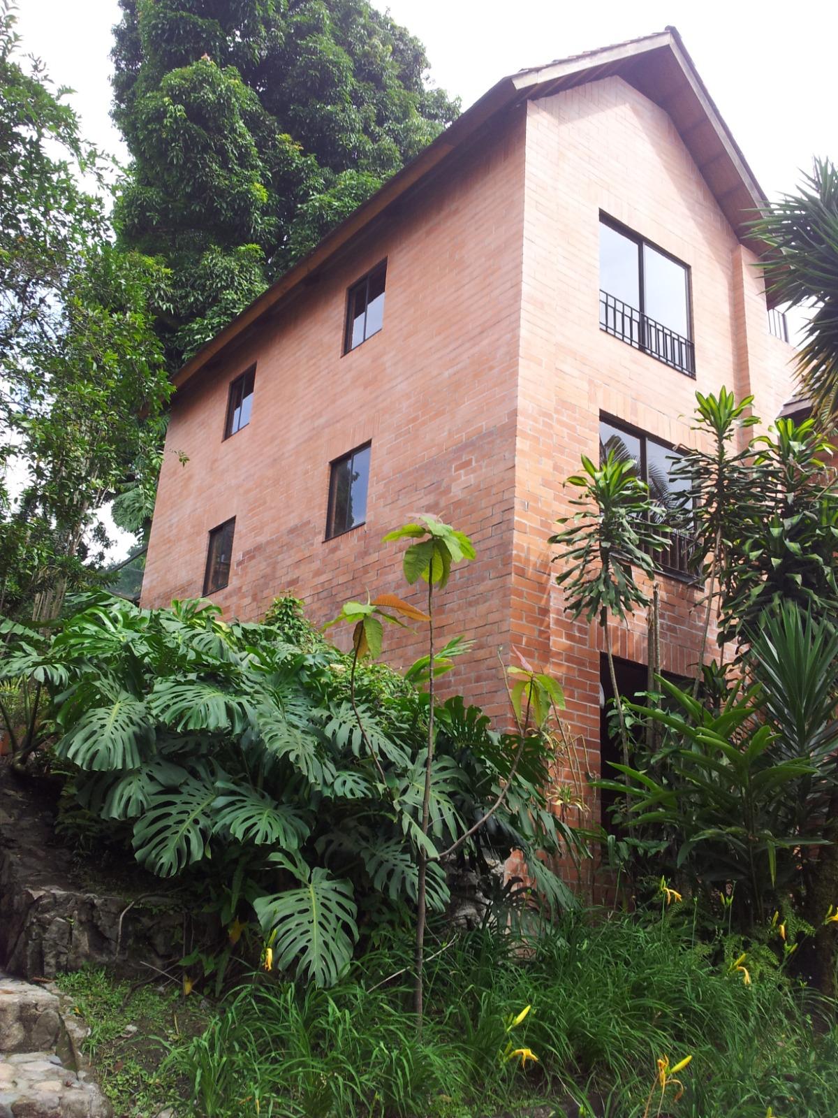 Venta de casa sector Loma de las Brujas Envigado