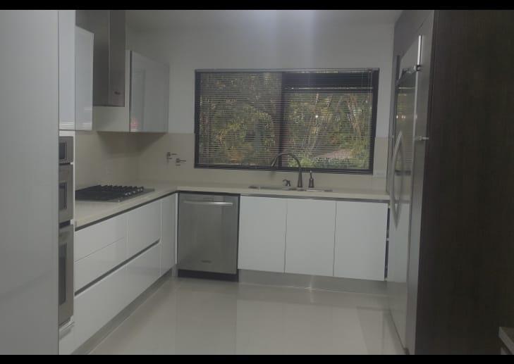 CASA EN VENTA, ARRIENDO Y AMOBLADA POBLADO ALTO VALOR MA