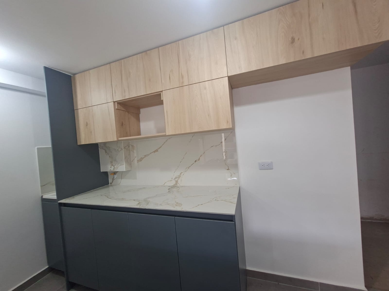 Apartamento en arriendo Loma de San José con 2 balcones