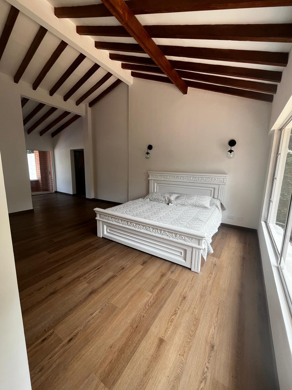 CASA EN VENTA EL POBLADO CERCA A LA CALERA
